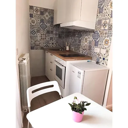 Agora 4*