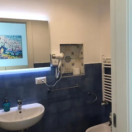 Agora 4*