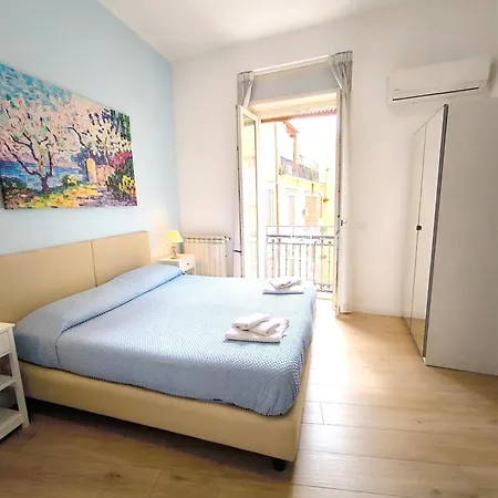 Agora 4*
