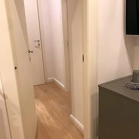 Agora 4*