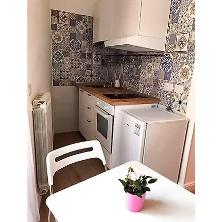 Agora 4*