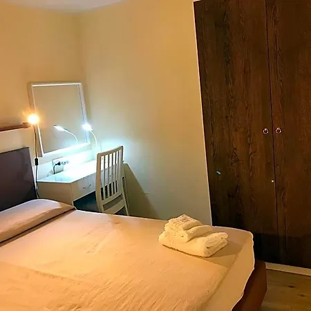Agora 4*