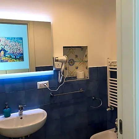Agora 4*