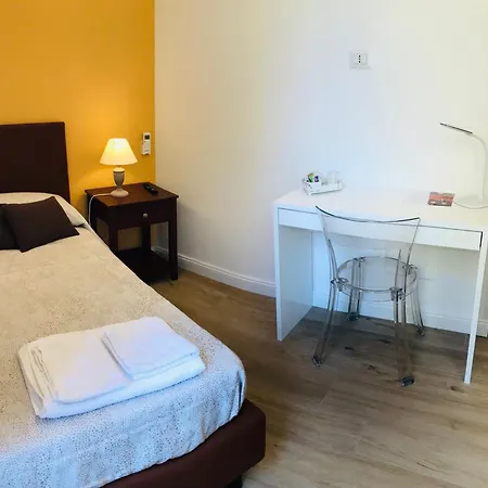Agora 4*